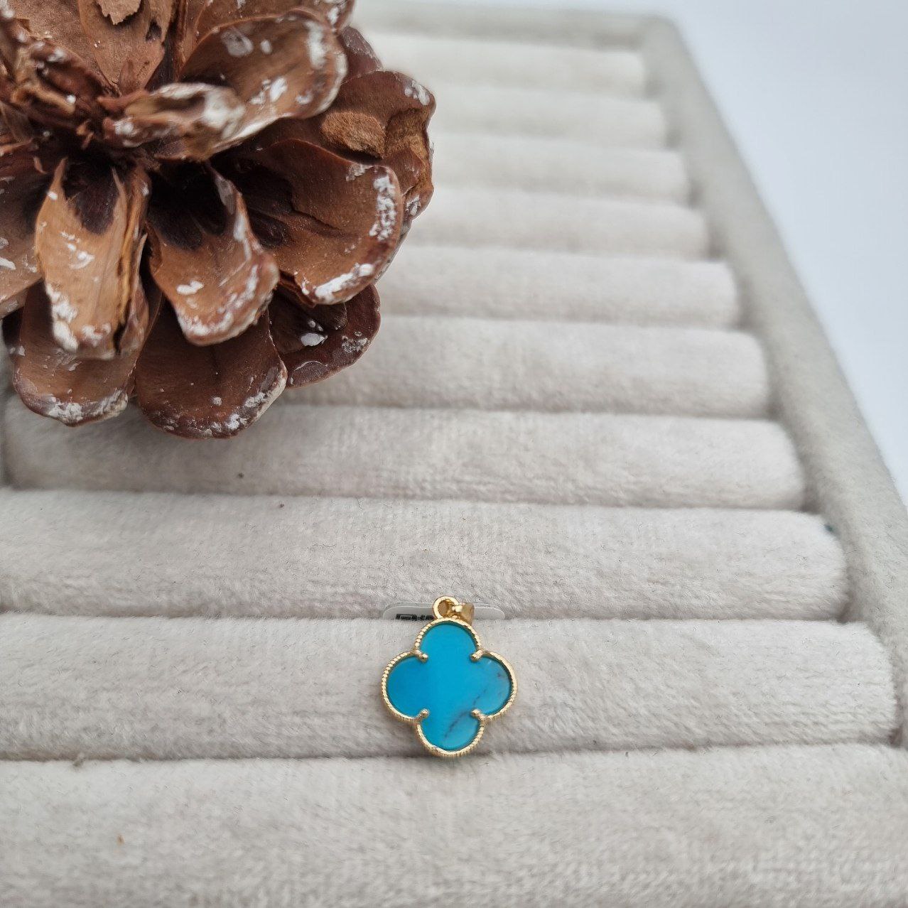 مدال ونکلیف طلا رنگ سنگ آبی رگه دار AJ6109