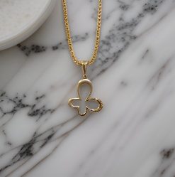 مدال آویز طلا گردنی طرح پروانه مات و براق AJ3521