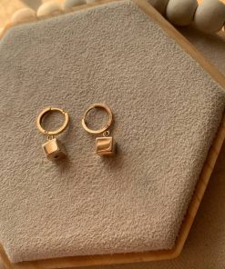 گوشواره طلا طرح مکعب مربع AJ3688